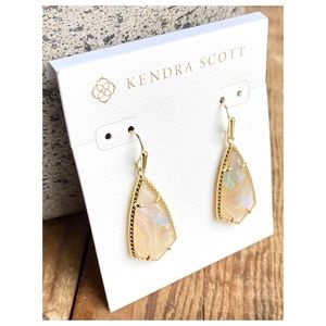 Kendra Scott • Drop Earrings